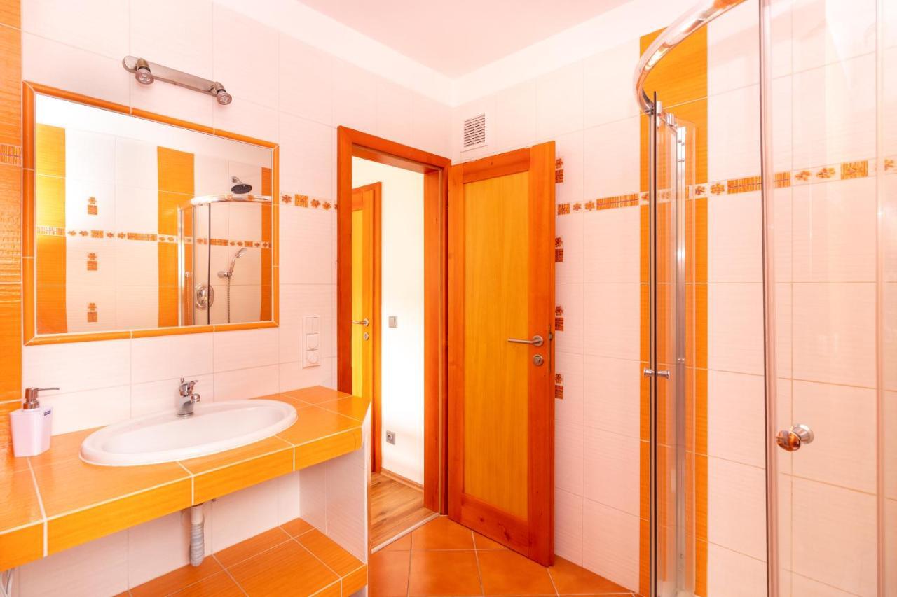 Ubytovani Bezchlebovi Hotel Cesky Krumlov Bagian luar foto